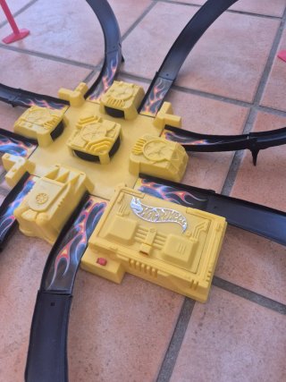 Pista Hot Wheels Criss Cross Crash + 4 Coches