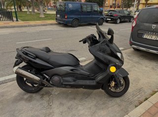 Yamaha TMAX Negra