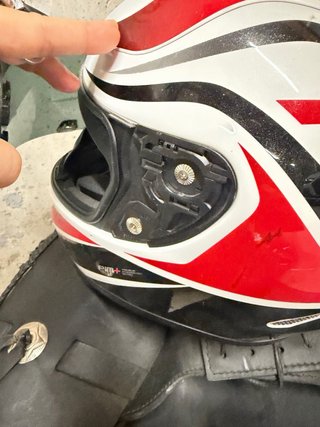 Casco de moto HJC blanco y negro
