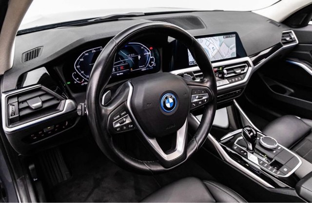 BMW 330e 2022