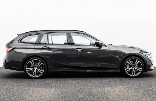 BMW 330e 2022