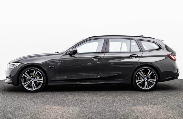 BMW 330e 2022
