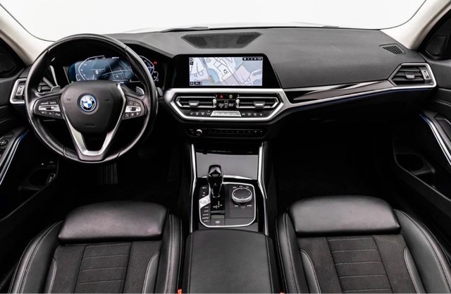 BMW 330e 2022