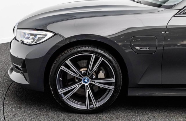 BMW 330e 2022