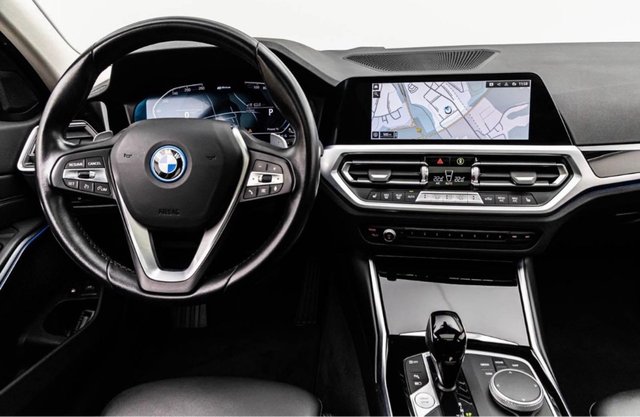 BMW 330e 2022