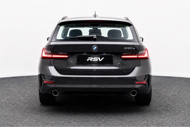 BMW 330e 2022