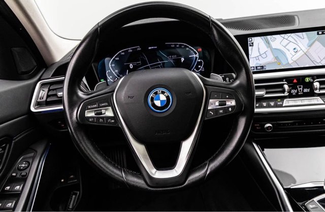 BMW 330e 2022