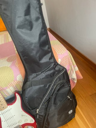 Squier Stratocaster Roja + Ampli Fender
