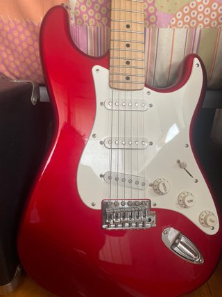 Squier Stratocaster Roja + Ampli Fender