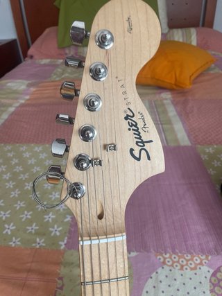 Squier Stratocaster Roja + Ampli Fender