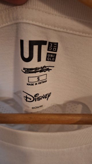 Camiseta Uniqlo Mickey Mouse Bolsillo