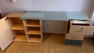 Set di scrivania e scaffali in legno