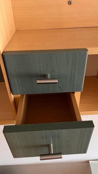 Set di scrivania e scaffali in legno