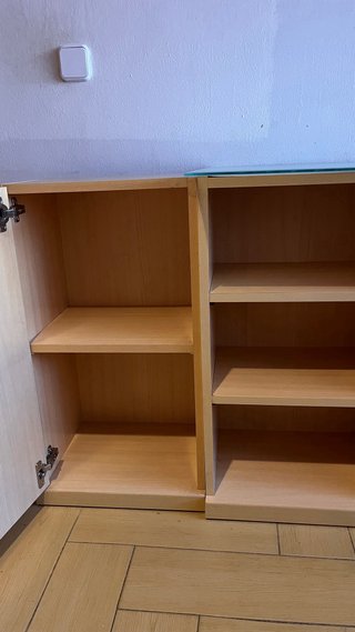 Set di scrivania e scaffali in legno