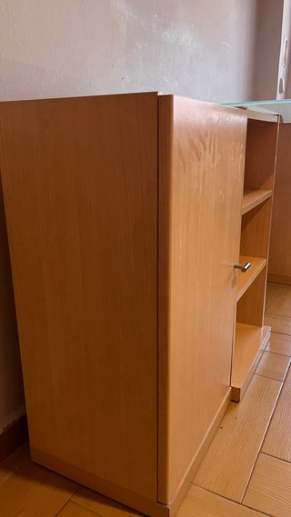 Set di scrivania e scaffali in legno