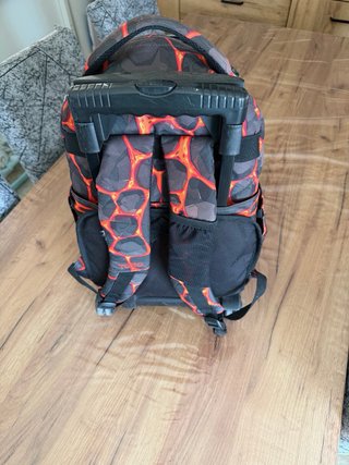 Mochila Totto con diseño de lava