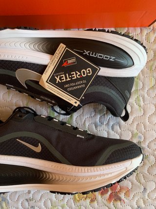 Nike Vomero 18 GTX W Black White Metallic (T. 42)