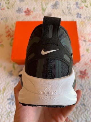 Nike Vomero 18 GTX W Black White Metallic (T. 42)
