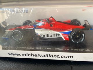 Coche Indycar Spark 1/43 Vaillante para reparar.