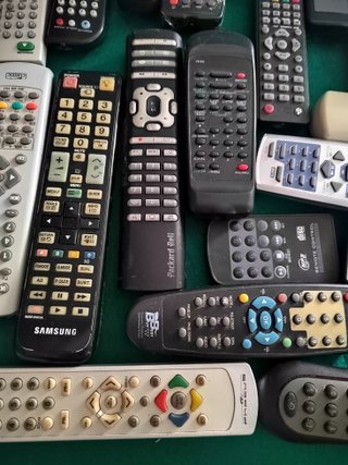 Lote 20 Mandos a Distancia TV/TDT Variados
