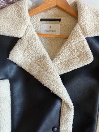 Chaqueta Stradivarius borrego y piel Talla S
