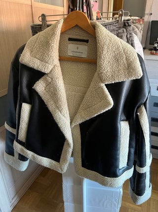 Chaqueta Stradivarius borrego y piel Talla S