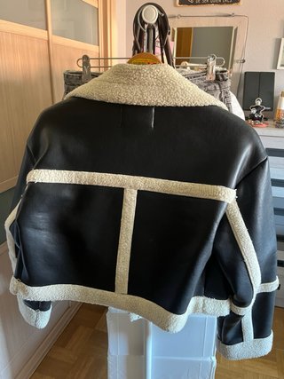 Chaqueta Stradivarius borrego y piel Talla S
