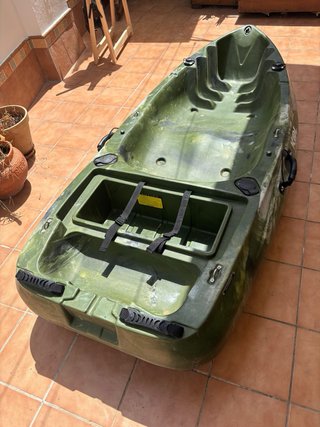 Kayak de pesca verde