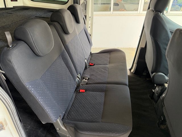 Nissan NV200 2014 DOBLE PUERTA LATERAL