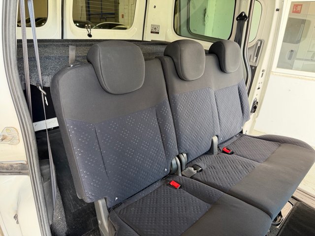 Nissan NV200 2014 DOBLE PUERTA LATERAL