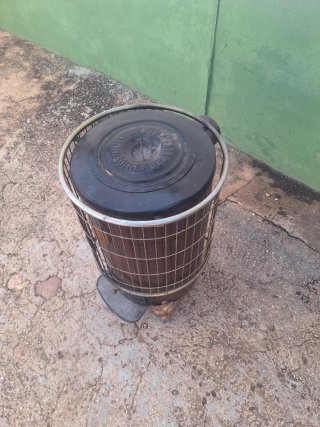 Estufa de leña antigua