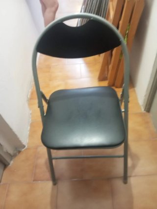 Silla plegable negra y gris