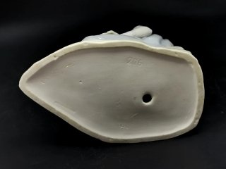 Figura antigua de porcelana mujer con cervatillo