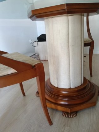 Mesa redonda de cristal y 3 sillas madera