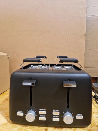 Tostadora Amazon Basics Negra 4 rebanadas
