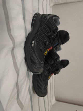 Zapatillas Salomon Negras y Grises