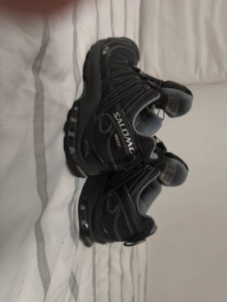 Zapatillas Salomon Negras y Grises