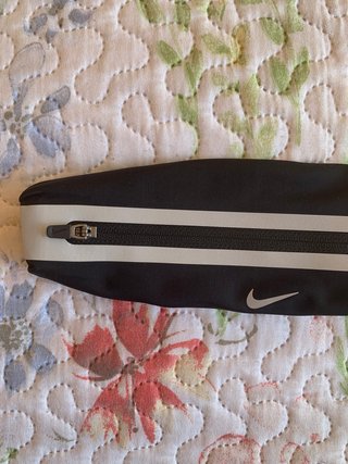 Riñonera Nike running black (T. OS)