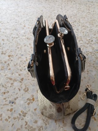 Bolso de mano con estampado de serpiente