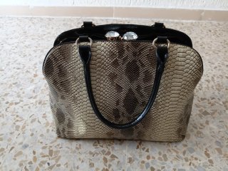 Bolso de mano con estampado de serpiente