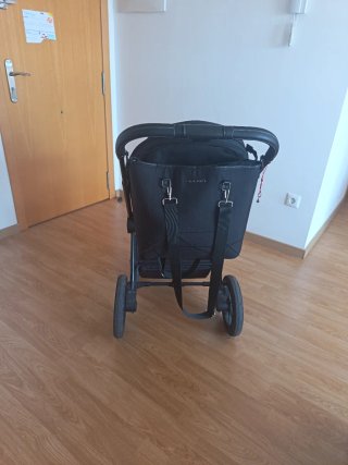 Carro de bebé negro