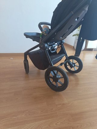 Carro de bebé negro