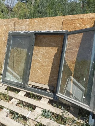 Ventana aluminio abatible gris