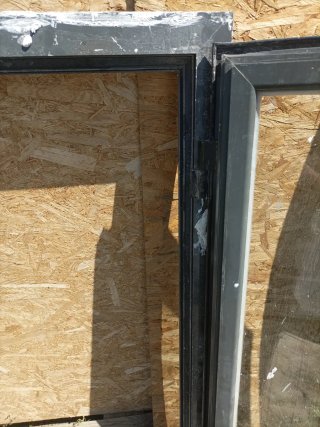 Ventana aluminio abatible gris