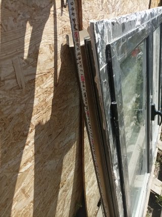 Ventana aluminio abatible gris