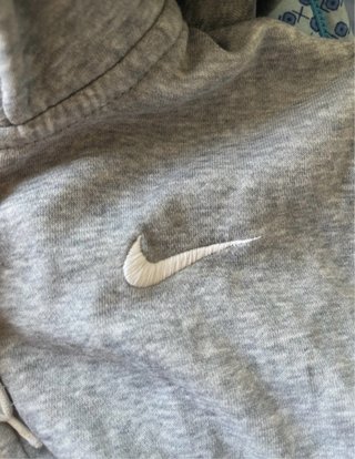 Sudadera Nike gris con cremallera