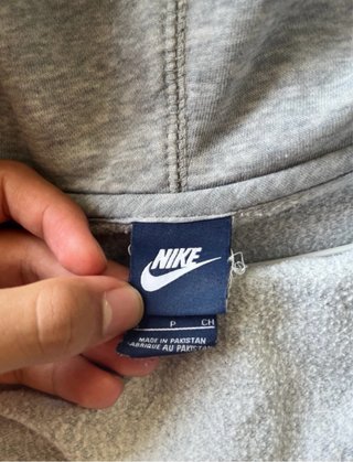 Sudadera Nike gris con cremallera