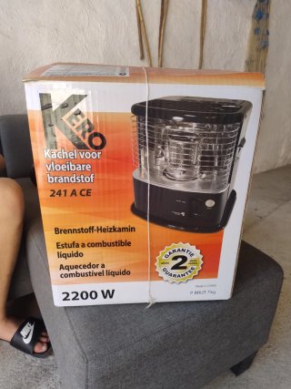 Estufa KERO 2200W combustible líquido.