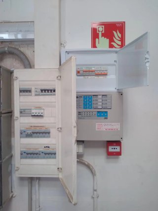 Electricista económico cuadros acometida
