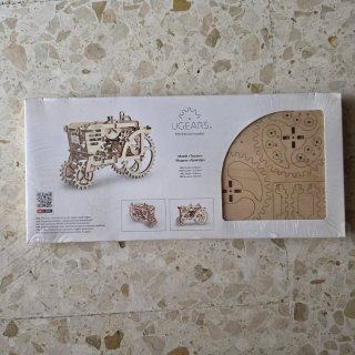 UGEARS Tractor Modelo Mecánico Madera